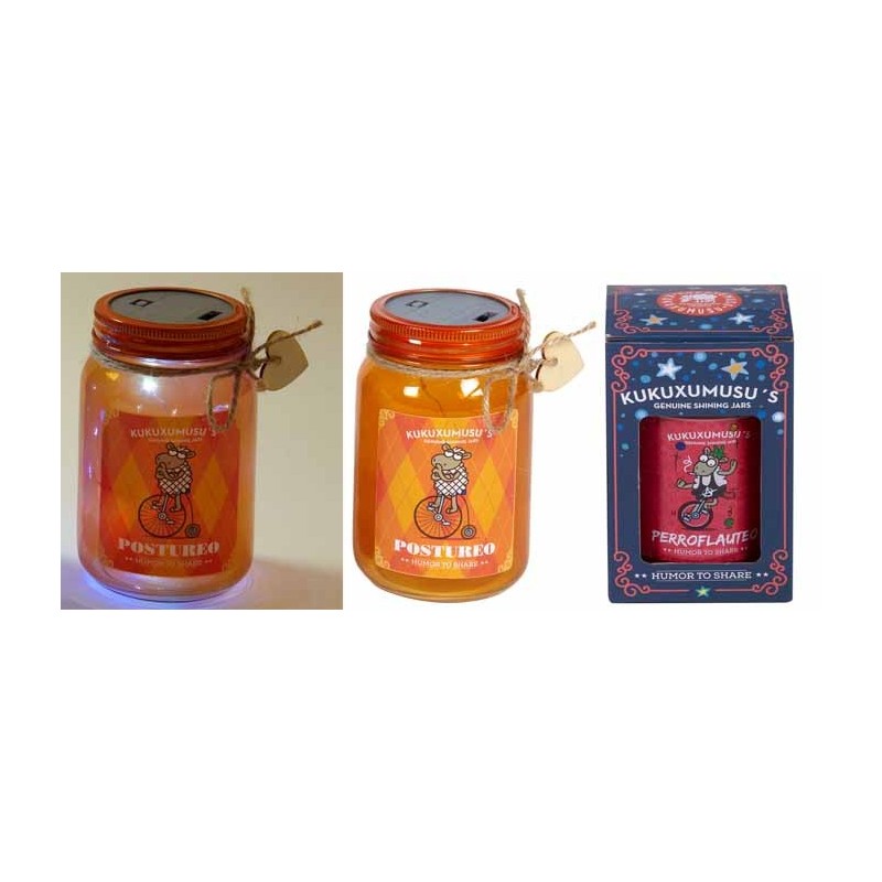 TARRO CON LUZ KUKUXUMUXU POSTUREO Caja: 8,5 x 8,5 x 14,5 cm Tarro: 8 x 8 x 14 cm TARRO CON LUZ KUKUXUMUXU POSTUREO Caja: 8,5 x 8,5 x 14,5 cm Tarro: 8 x 8 x 14 cm